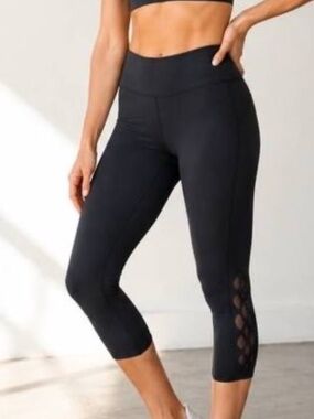Lululemon Criss Cross Cropped Leggings Black Size 4
